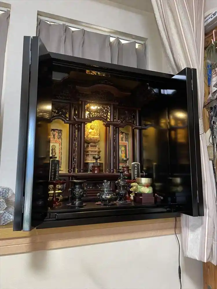 愛知県 豊田市でのREMAKE事例：「背が高くて合わなかった唐木仏壇」を、LED仕様で現代住宅に馴染ませたリメイク事例（豊田市）