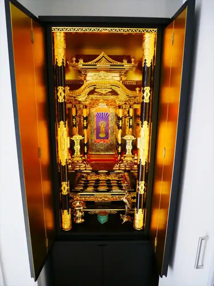 愛知県 名古屋市でのREMAKE事例：「仏間を作らない建て替え住宅でも残したい」名古屋仏壇（大谷派）を、洋室リビングに調和させたリメイク事例（名古屋市）