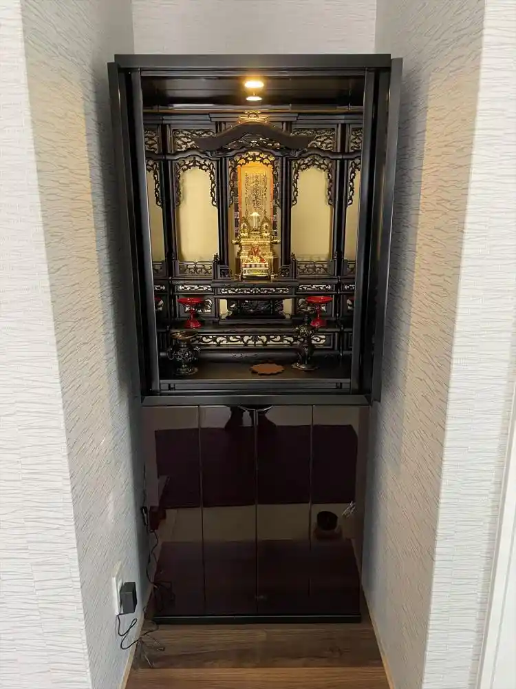 愛知県 豊橋市でのREMAKE事例：「洋風の新居に合わない唐木仏壇」を、モダンでおしゃれに生かしたリメイク事例（豊橋市）