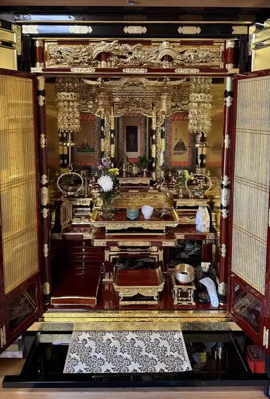 愛知県 岡崎市でのCLEANING事例：「掃除では取れないくすみ」に悩んでいた仏壇を、本来の輝きに蘇らせたお洗濯事例（岡崎市）