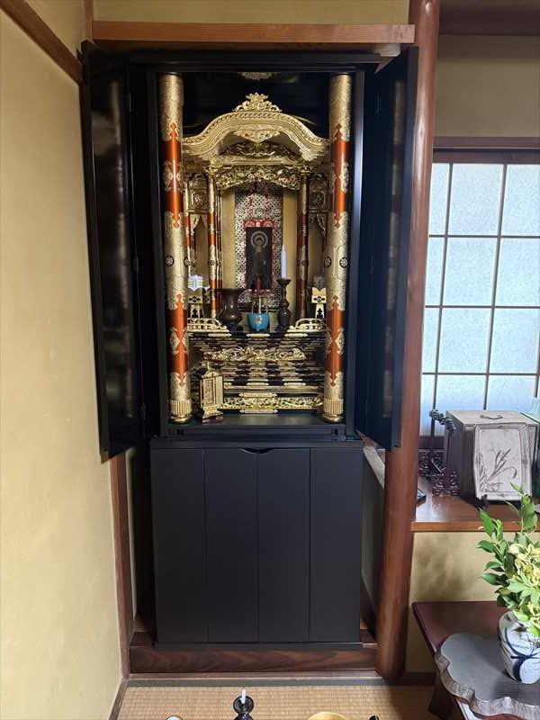 愛知県 岡崎市でのREMAKE事例：「建て替えで合わなくなった金仏壇」を、新しい住まいに調和させたリメイク事例（岡崎市）